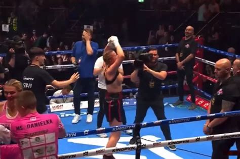 boxer flashes after win reddit|VIDEO: Boxer Flashes Crowd After First Win